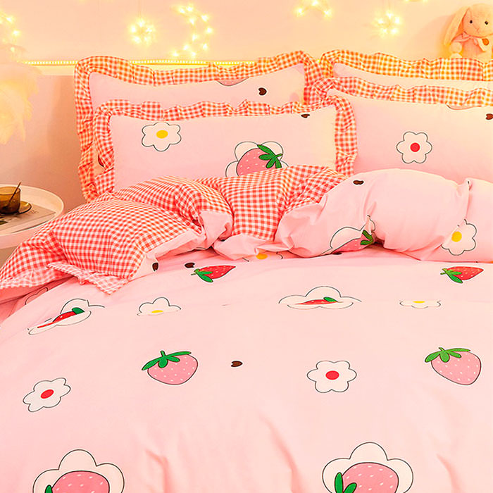 Strawberry Aesthetic Bedding Set  BOOGZEL CLOTHING 🍓 – Boogzel Clothing