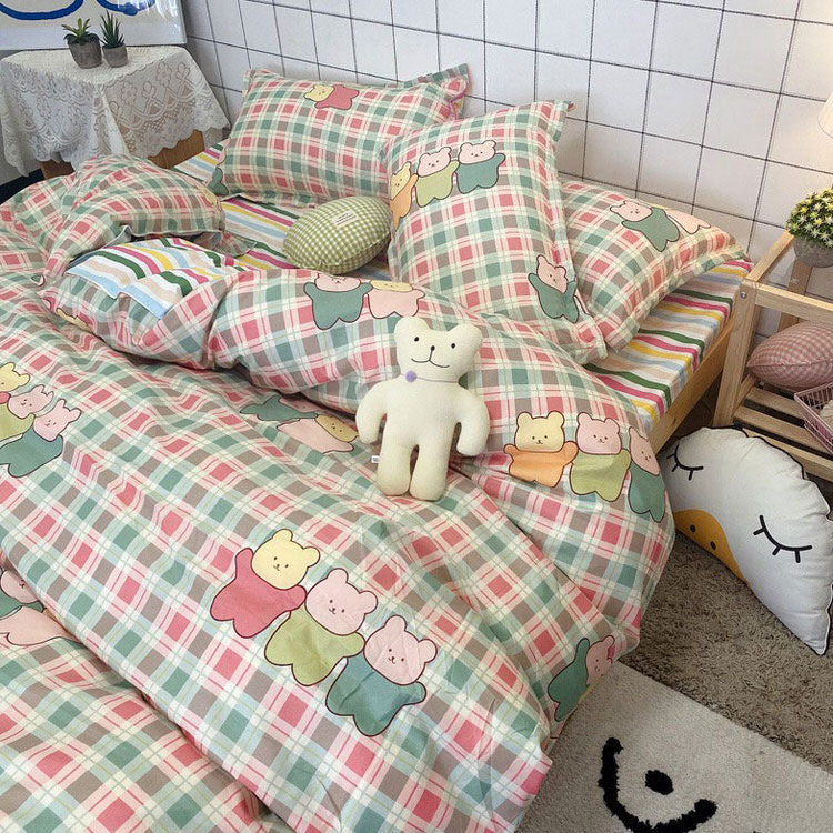 https://boogzelclothing.com/cdn/shop/files/Gummy-Bear-Bedding-Set-Boogzel-Clothing.jpg?v=1693104228