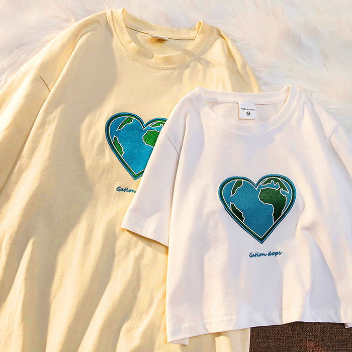 aesthetic heart earth t-shirt boogzel apparel