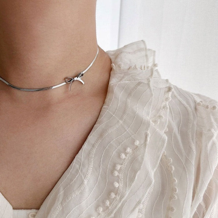 Metal Bow Choker Necklace - Boogzel Clothing