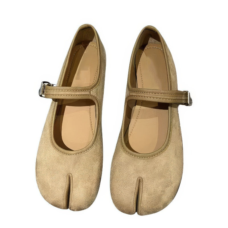 Model-Behavior-Tabi-Flats