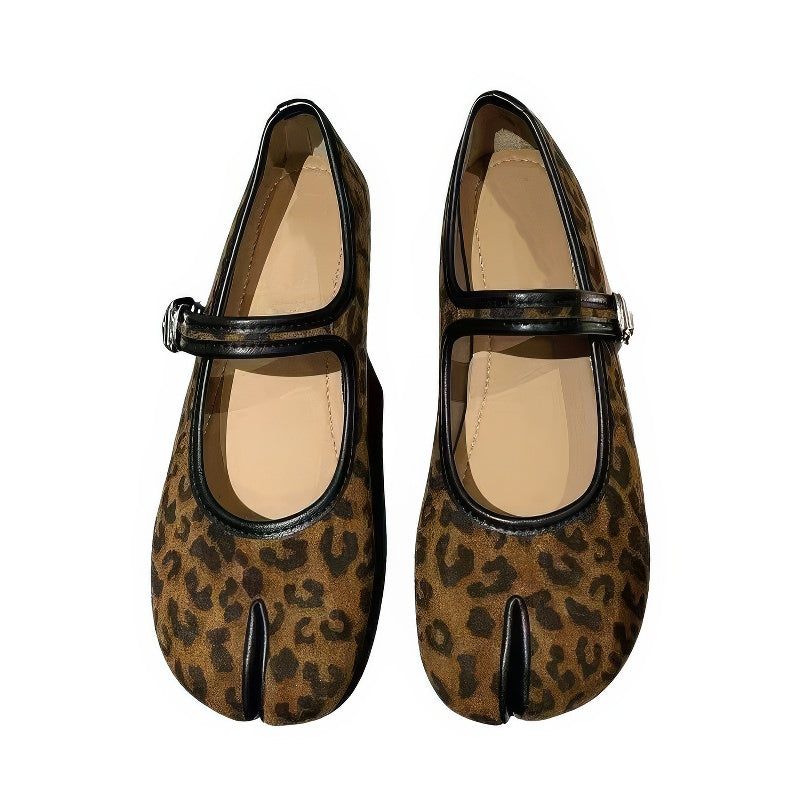 Model-Behavior-Tabi-Flats