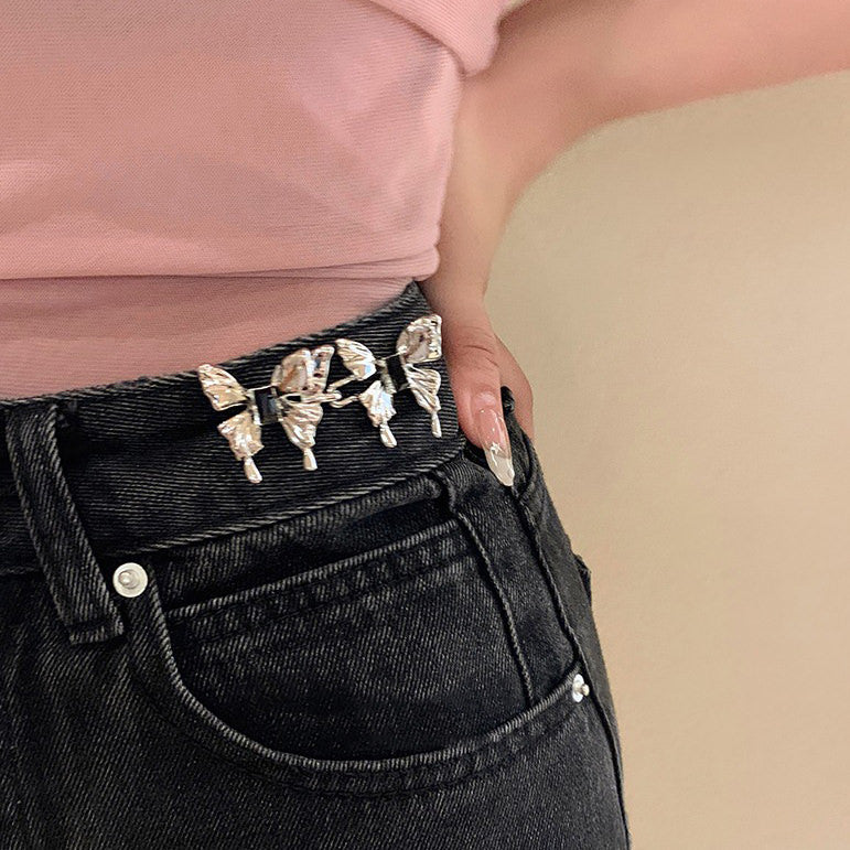 These no-sew jean buttons are the perfect solution for adjusting jeans that are too loose at the waist without needing to sew. Available in stylish butterfly or bow shapes, they easily clip onto your denim, allowing you to cinch the waist for a better fit instantly. Ideal for personalizing your look or adjusting your favorite pair without permanent alterations!  Material:&nbsp;Zinc Alloy