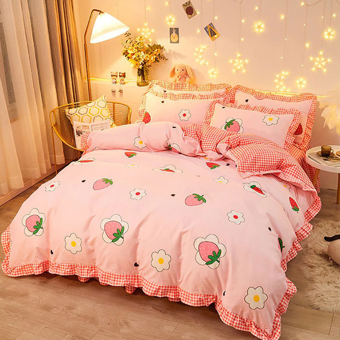 Strawberry Aesthetic Bedding Set 🍓 boogzel apparel
