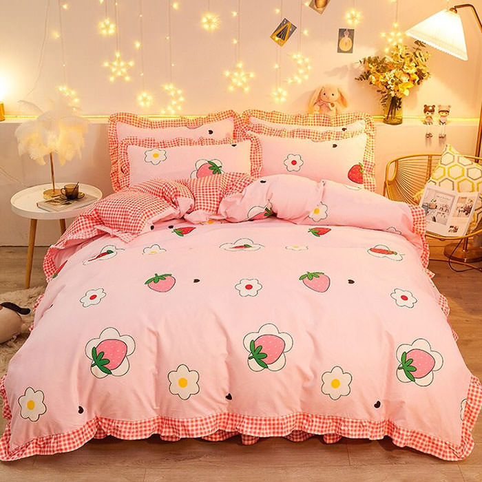 Strawberry Aesthetic Bedding Set 🍓 boogzel apparel