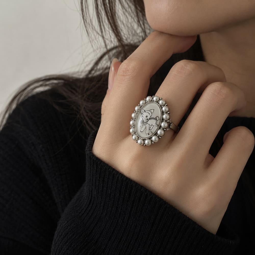 cute fawn cameo ring boogzel clothing