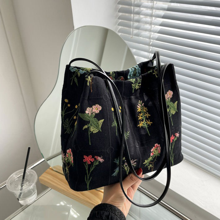 Plant Mom Aesthetic Flower Embroidery Bag