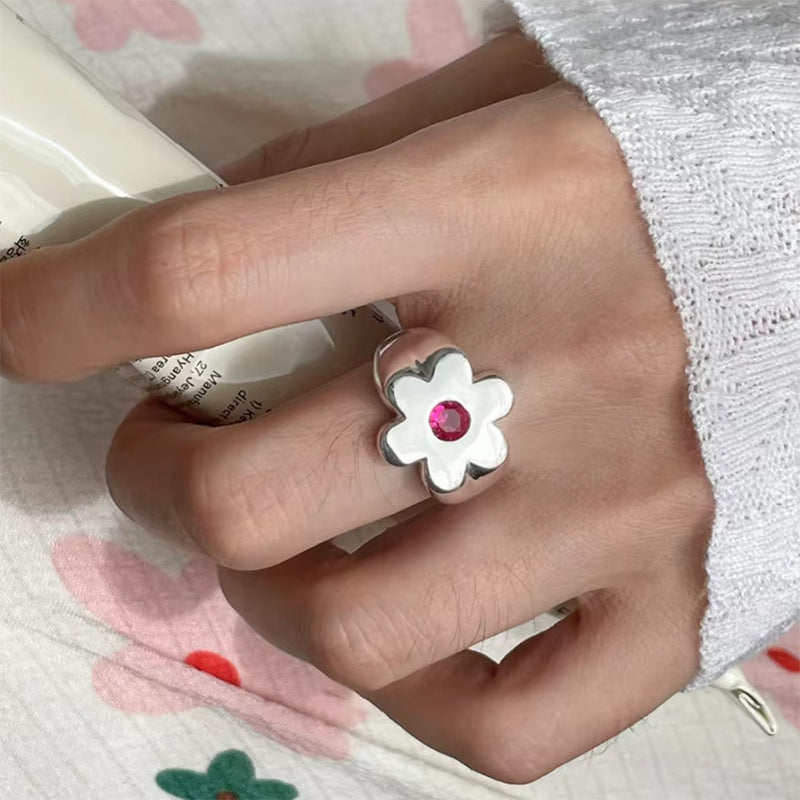 flower chunky ring boogzel clothing