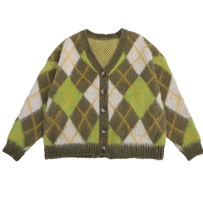 This vintage-inspired green oversized cardigan has a soft knit construction, an argyle pattern all over, front button closures, and long sleeves