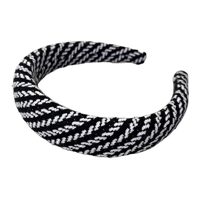 Карирани дрехи с лента за глава на бугцел