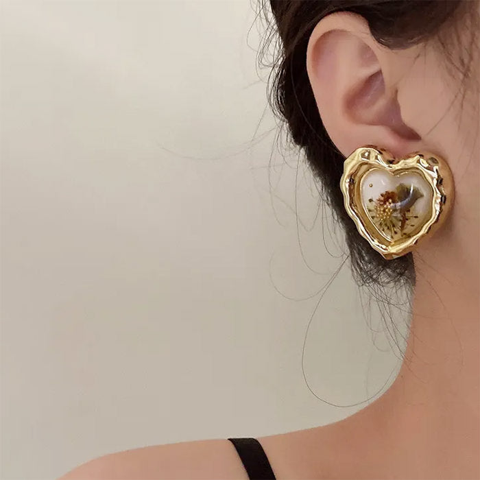 pressed flower heart earrings boogzel clothing
